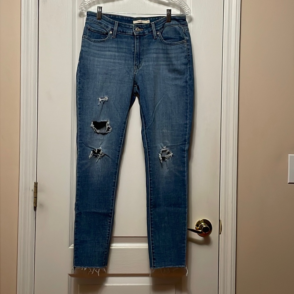 Levi’s 711 skinny ripped jean